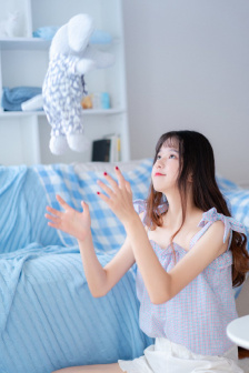 年轻的女教师电影